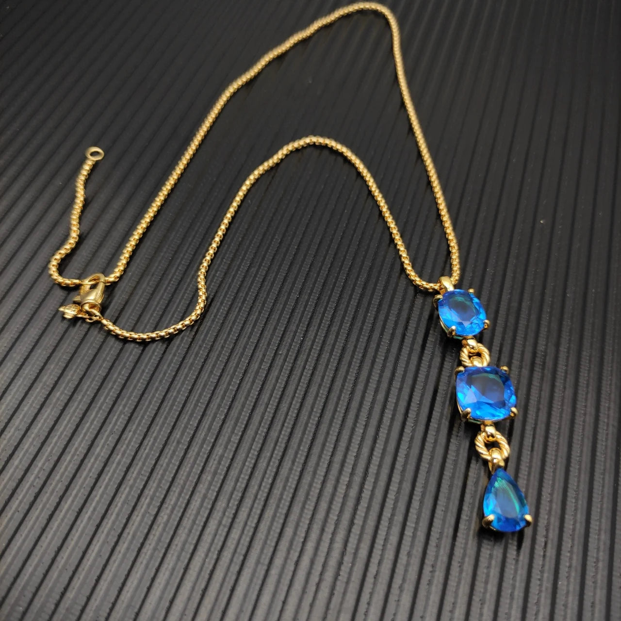 Classic Star Interlocking Pendant Necklace